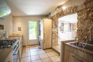 Fridge, microwave, oven, stovetop - Magnificent Provencal Mas in the heart of the Fayence country (Montauroux)