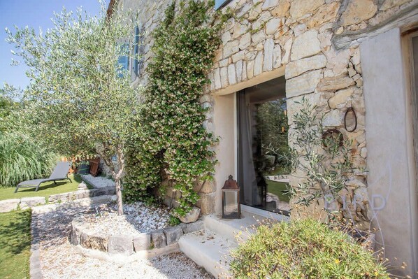 Exterior detail - Magnificent Provencal Mas in the heart of the Fayence country (Montauroux)
