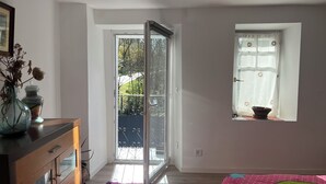 Comfort Room, Mountain View | Free WiFi - Zubizhar (Morga)