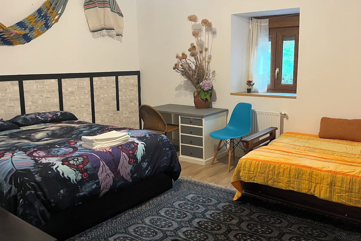 Habitación cuádruple familiar, 2 camas Queen size, balcón, vista al río | Wifi gratis