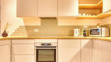 Fridge, microwave, oven, dishwasher