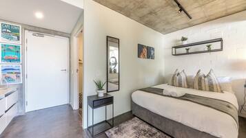 1 bedroom, in-room safe, iron/ironing board, WiFi