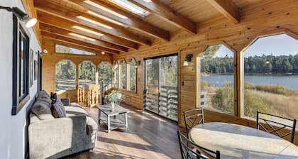 Viewtopia by Avantstay Lakefront Views + Hot Tub