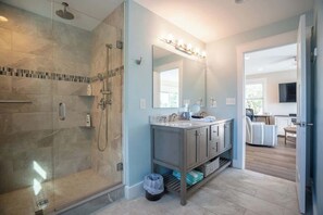 Shower, hair dryer, towels