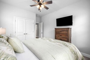 4 bedrooms, desk, iron/ironing board, free WiFi