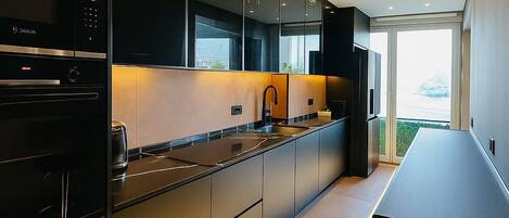 Microones, forn, placa de cuina i rentaplats