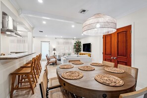 Dining - Olas Oasis - Chic Luxe House + Pool for 10 (Fort Lauderdale)