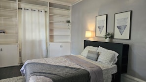 2 habitaciones, escritorio, tabla de planchar con plancha y wifi 