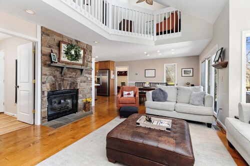 Wintergreen Resort - Mountain home w/4-bedroom 3 bath, Hot Tub & Wifi