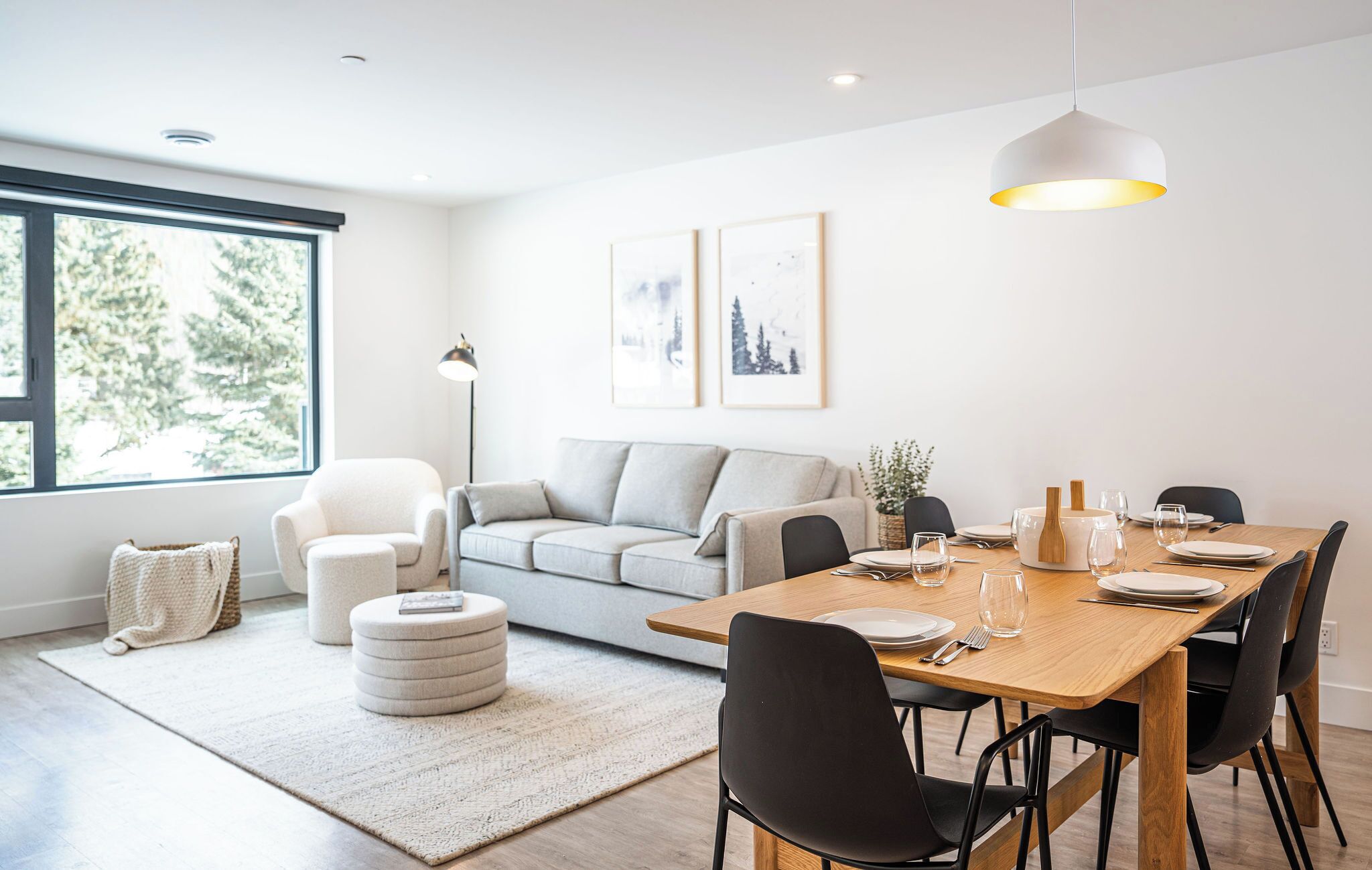 Comfort Condo, Balcony, Mountain View | Living area | Flat-screen TV