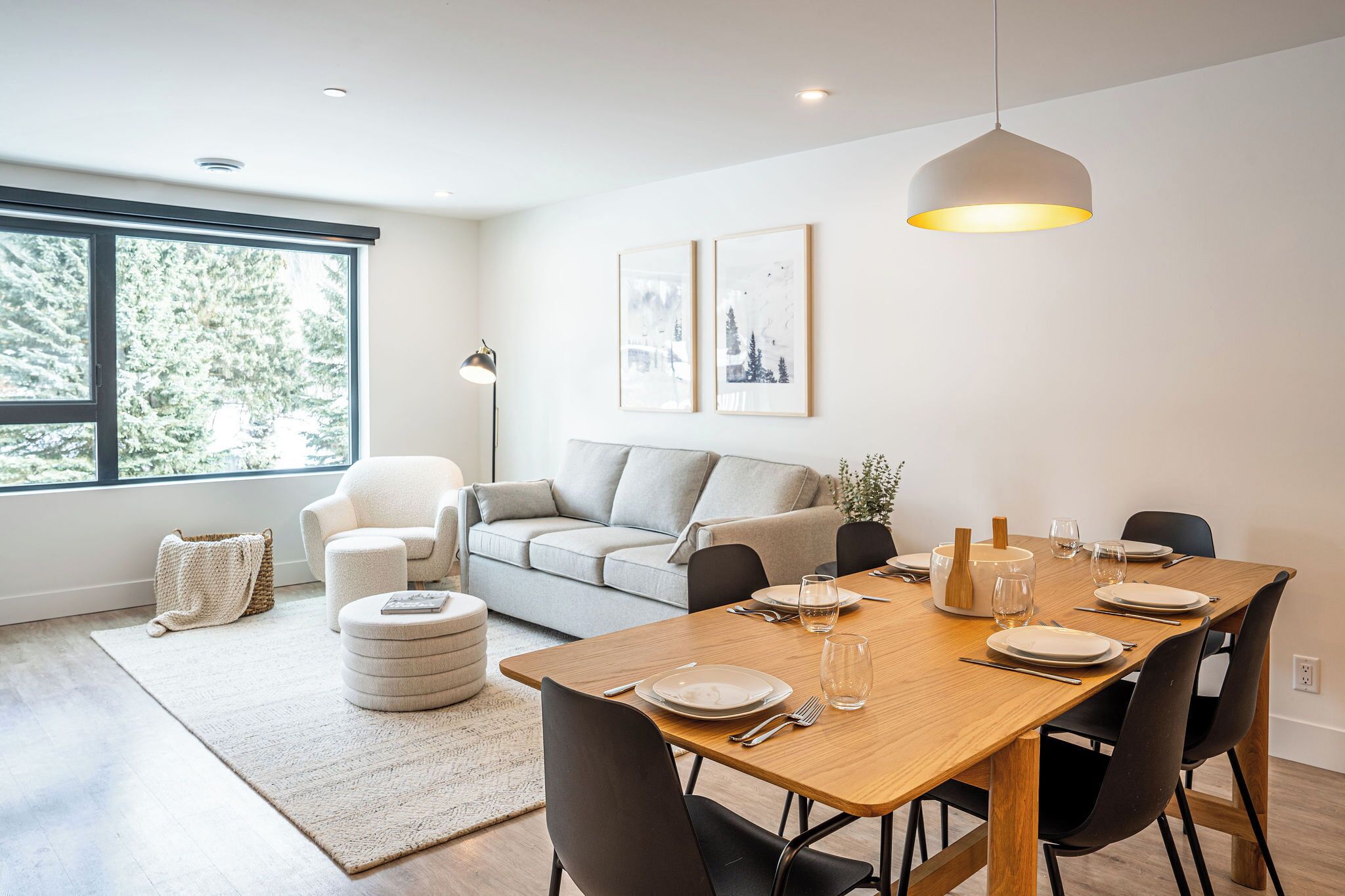 Comfort Condo, Balcony, Mountain View | Living area | Flat-screen TV