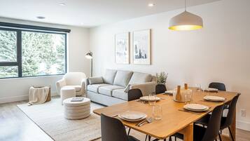 Comfort Condo, Balcony, Mountain View | Living area | Flat-screen TV