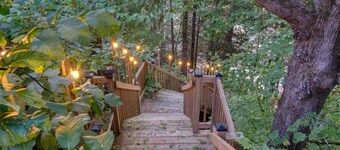 Château Saint-Émile, Heritage Lakefront & Hot Tub