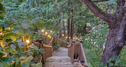 Château Saint-Émile, Heritage Lakefront & Hot Tub