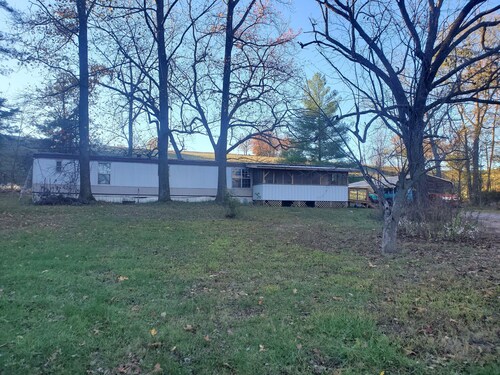 Cozy 3 bedroom house with cabin vibes and a beautiful view