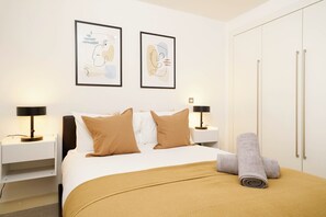 2 bedrooms, iron/ironing board, free WiFi, bed sheets - Executive 1BR Zone1 | Smart TVs+Fast Wi-Fi (Dartford)