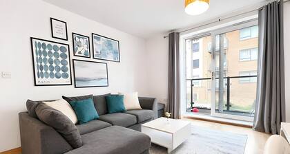 Bluewater Retreat | Modern 2BR • WiFi + Parking