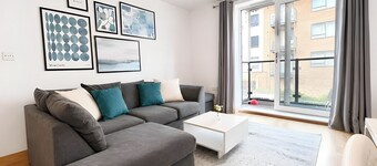 Bluewater Retreat | Modern 2BR • WiFi + Parking