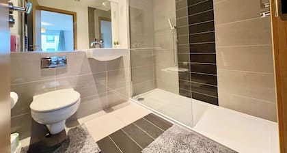 Bluewater Retreat | Modern 2BR • WiFi + Parking