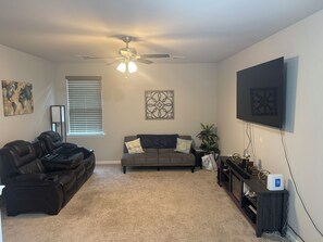 Living area - Charming 2-bedroom loft with ac and gym.  (Slidell)