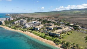 On the beach - Westin Nanea 2-Bedroom Resort View: Maui's Ultimate Family Retreat Awaits You!ja (Lahaina)