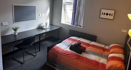 GR2-Cozy City Center Double Room