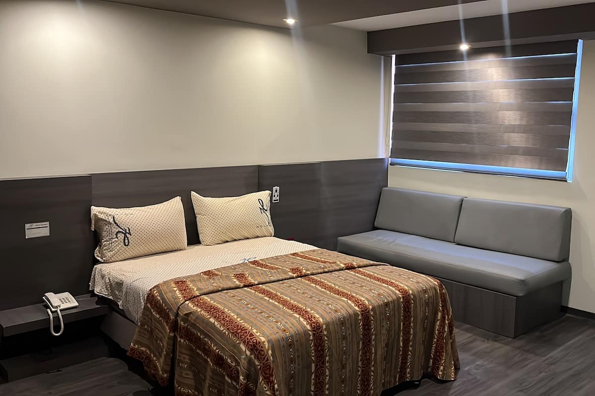 Classic Double or Twin Room, Private Bathroom, City View