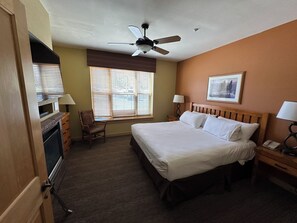 1 Schlafzimmer, Schreibtisch, BĂŒgeleisen/BĂŒgelbrett, WLAN