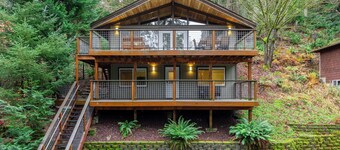 Peaceful 2-bedroom retreat in the trees above Bellingham