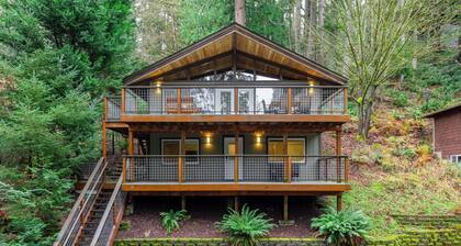 Peaceful 2-bedroom retreat in the trees above Bellingham
