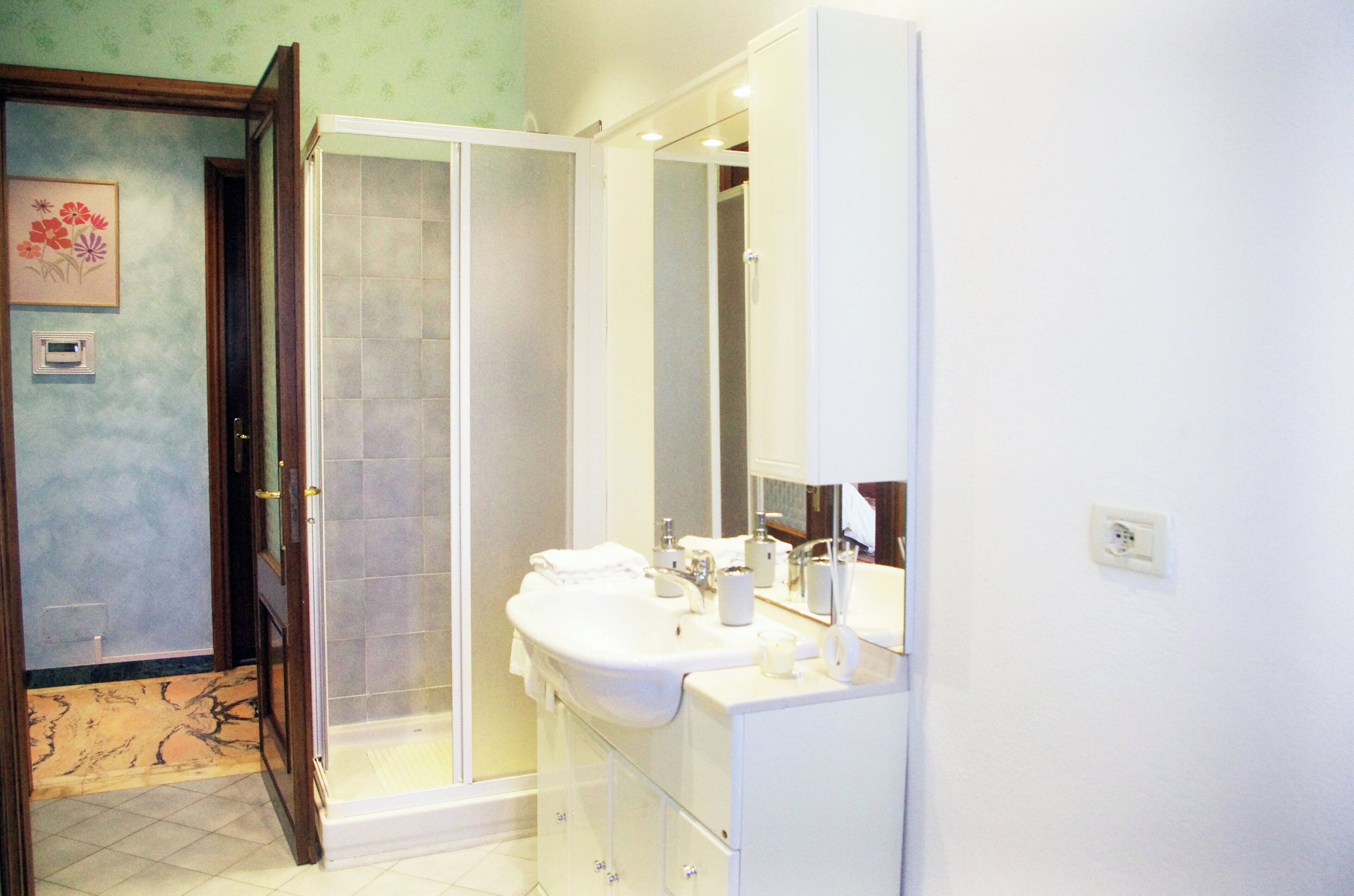 Doccia, asciugacapelli, bidet, asciugamani