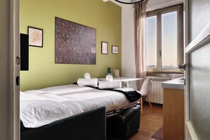 1 slaapkamer, een strijkplank/strijkijzer, gratis wifi, beddengoed