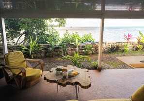 Outdoor dining - Fare Taina by Tiare Lodge (Vai'anae)