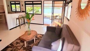 Living area - Fare Taina by Tiare Lodge (Vai'anae)