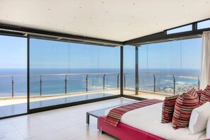 5 bedrooms, desk, iron/ironing board, WiFi