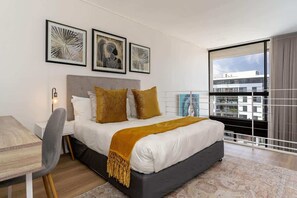 2 soverom, skrivebord, strykejern/-brett og wi-fi