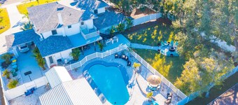 Spacious 8-Bedroom Mansion Just 10 Minutes from Honeymoon Island Beach