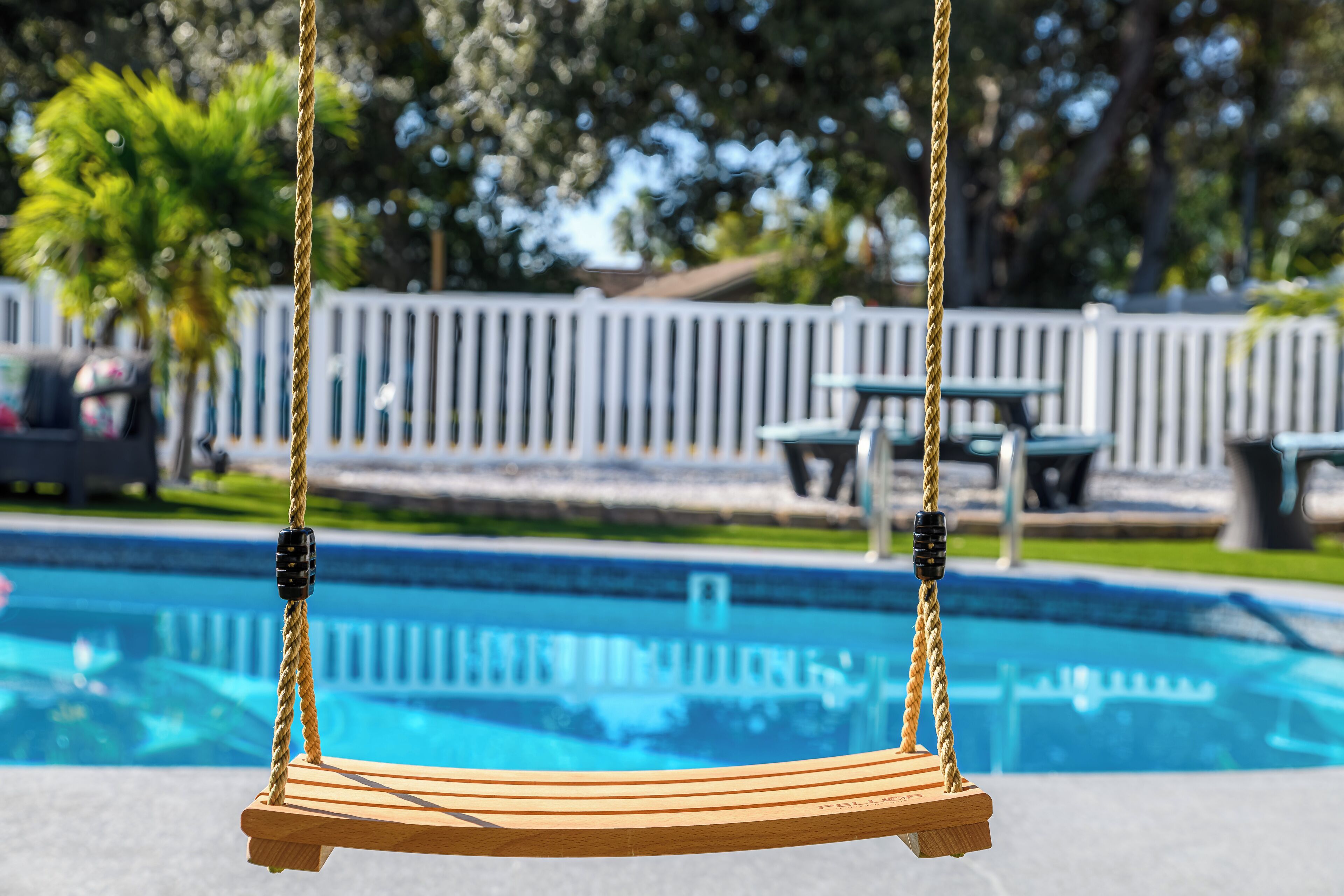 Utomhuspool och uppvärmd pool