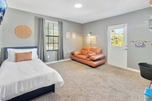 8 bedrooms, desk, iron/ironing board, travel crib - Huge 8BR w/HTD Pool, Ensuites, Games, Near Beach (Palm Harbor)