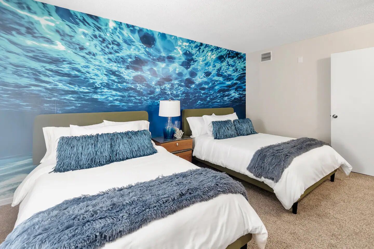 8 bedrooms, desk, iron/ironing board, travel cot