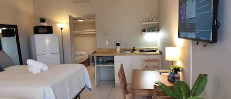2 slaapkamers, een strijkplank/strijkijzer, wifi, beddengoed
