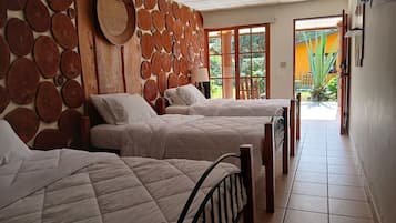 Phòng 3 | Phòng tắm | Buồng tắm vòi sen, đồ dùng nhà tắm miễn phí, khăn tắm, xà phòng