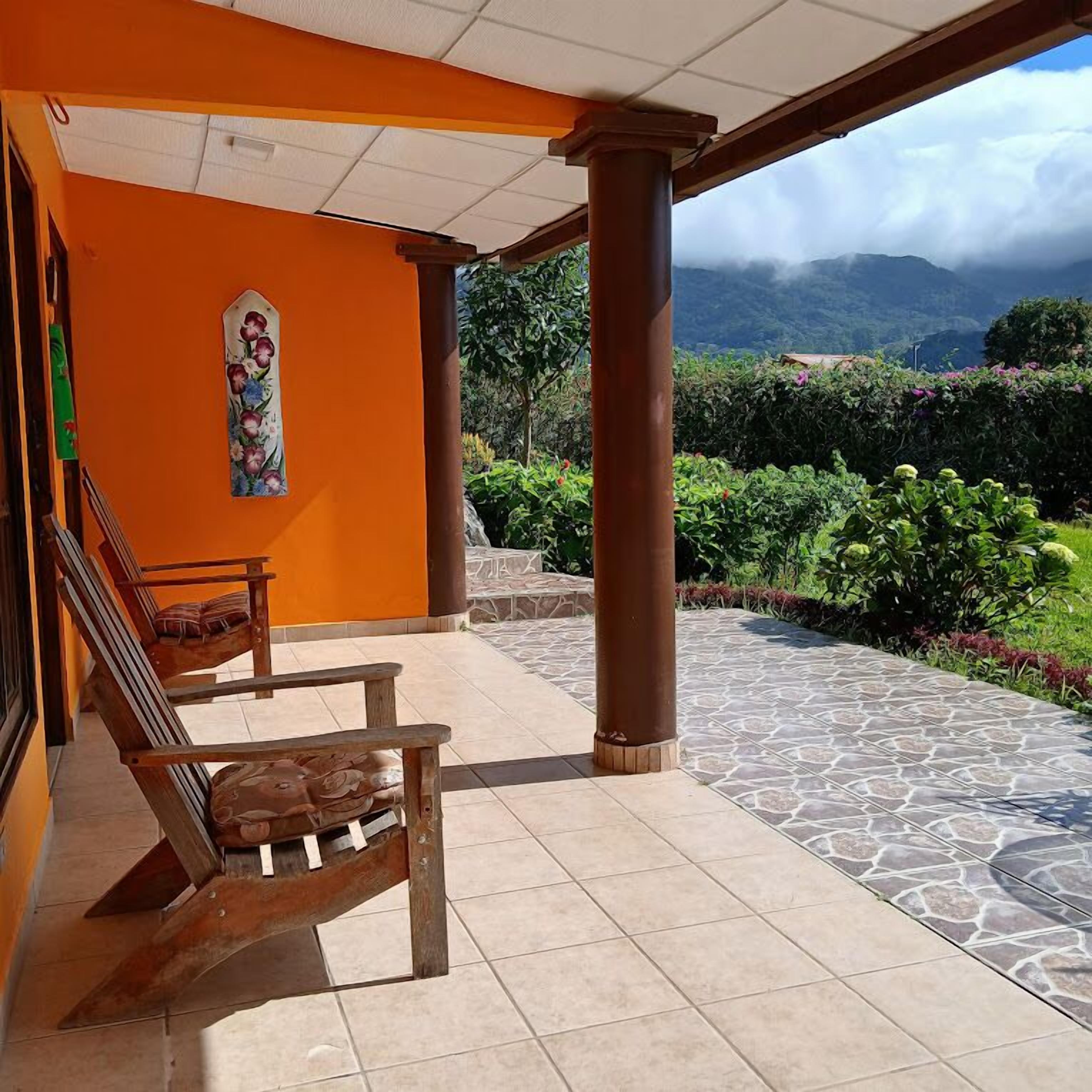 واي فاي مجانًا وملاءات أسرّة