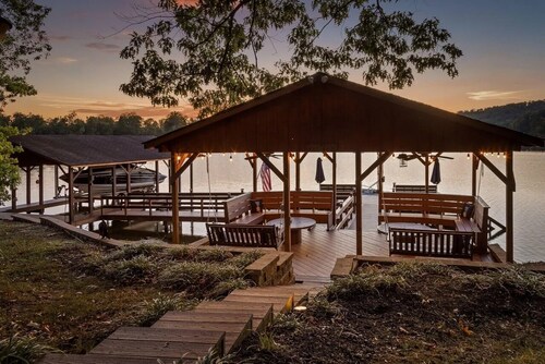 Hiwassee Riverfront 6 BR / 4.5 BA House