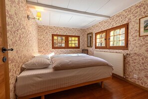 6 quartos, ferros/tábuas de passar roupa, Wi-Fi de cortesia