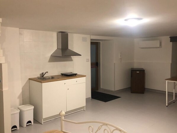 Studio Keluarga | Minibar, tirai kedap cahaya, setrika/meja setrika, dan Wi-Fi gratis