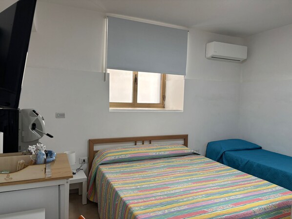 Minibar, blackout drapes, iron/ironing board, free WiFi - B&B il girasole (Maddaloni)