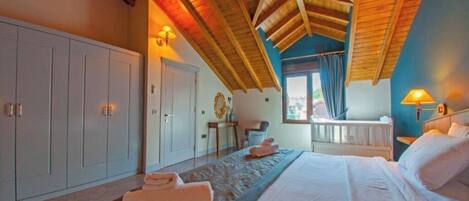 4 bedrooms, in-room safe, WiFi