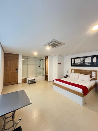 Comfort Suite | Laptop workspace, soundproofing, free WiFi