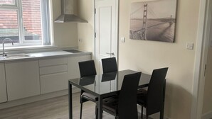Apartemen Standar, 2 kamar tidur, Bebas Asap Rokok | Dapur pribadi